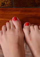 Sexy babe Kiarra teases with her painted toes and sexy feet, Kiarra Knight (des050) ATK Galleria: Kiarra Knight (Sexy babe Kiarra teases with her painted toes and sexy feet)