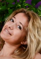 Izzy spreads her hot box, Izzy Bell (izz003) ATK Petites: Izzy Bell (Izzy spreads her hot box)