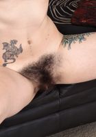 Hairy Roxy gets Naughty, Vikki Evans (rox049) ATK Natural & Hairy: Vikki Evans (Hairy Roxy gets Naughty)