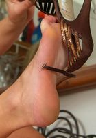 Sexy babe Tiffany teases with her feet and pussy, Tiffany (tif018) ATK Archives: Tiffany (Sexy babe Tiffany teases with her feet and pussy)